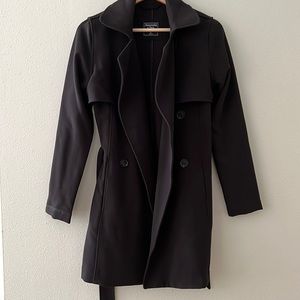 Abercrombie & Fitch flowy trench.